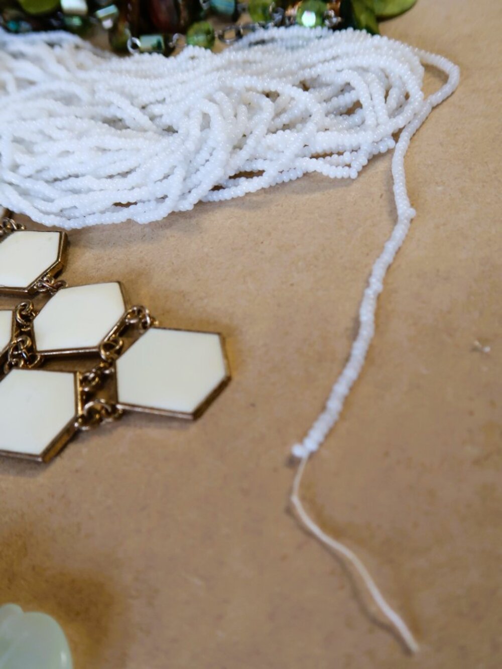 Bundle of 9 Vintage Necklaces Carved Jade-like Hibiscus, Ceramic, Hexagon Chain - Picture 5 of 15